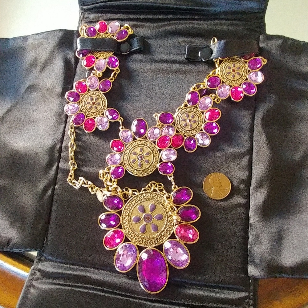 Joan Rivers Red 💎carpet statement necklace